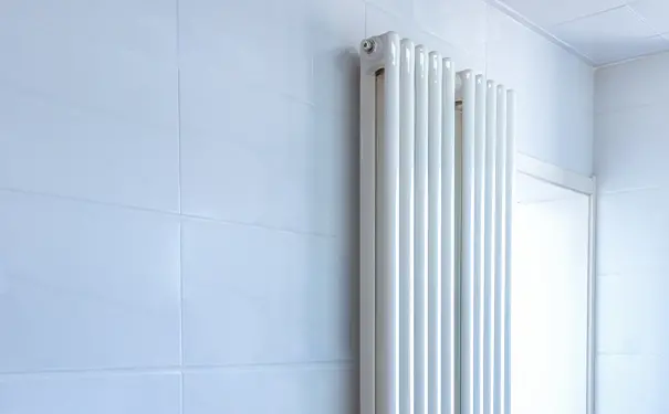 暖气供暖放水注意什么